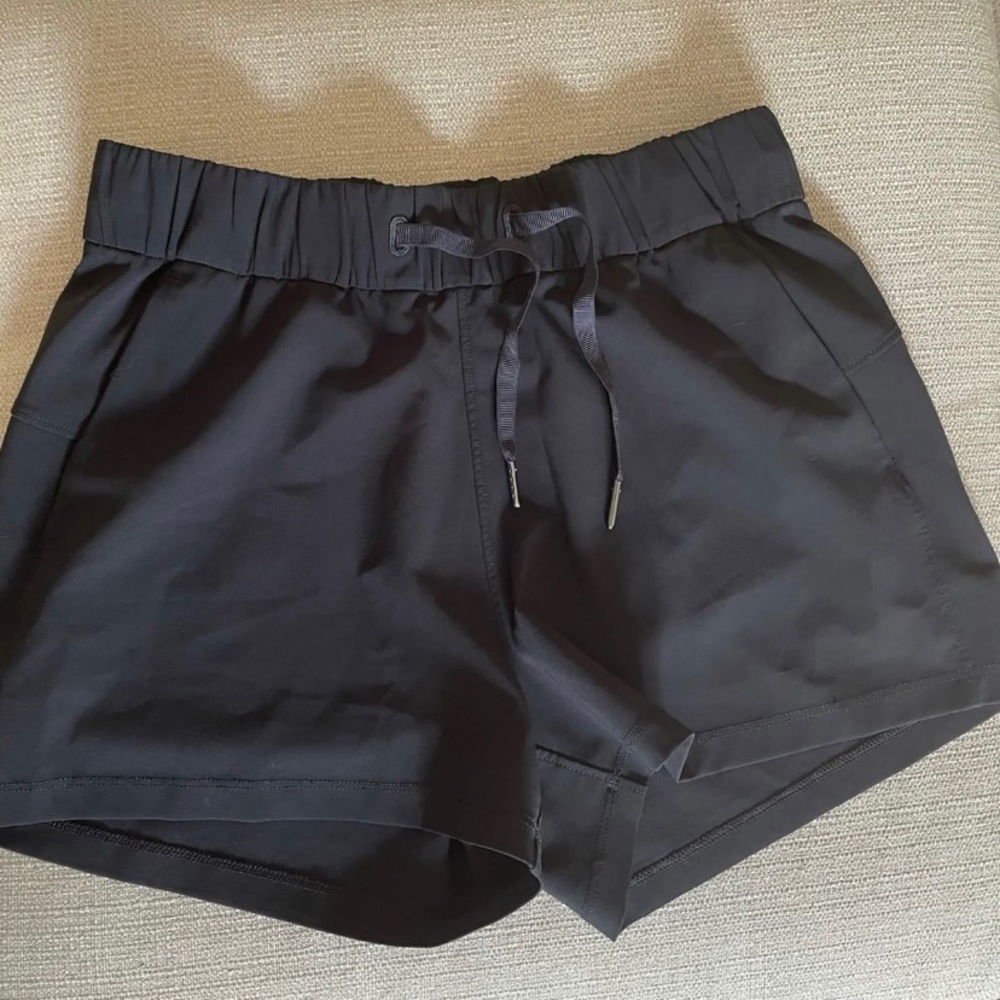 ❗️SOLD❗️Lululemon Black On The Fly 2.5” Short